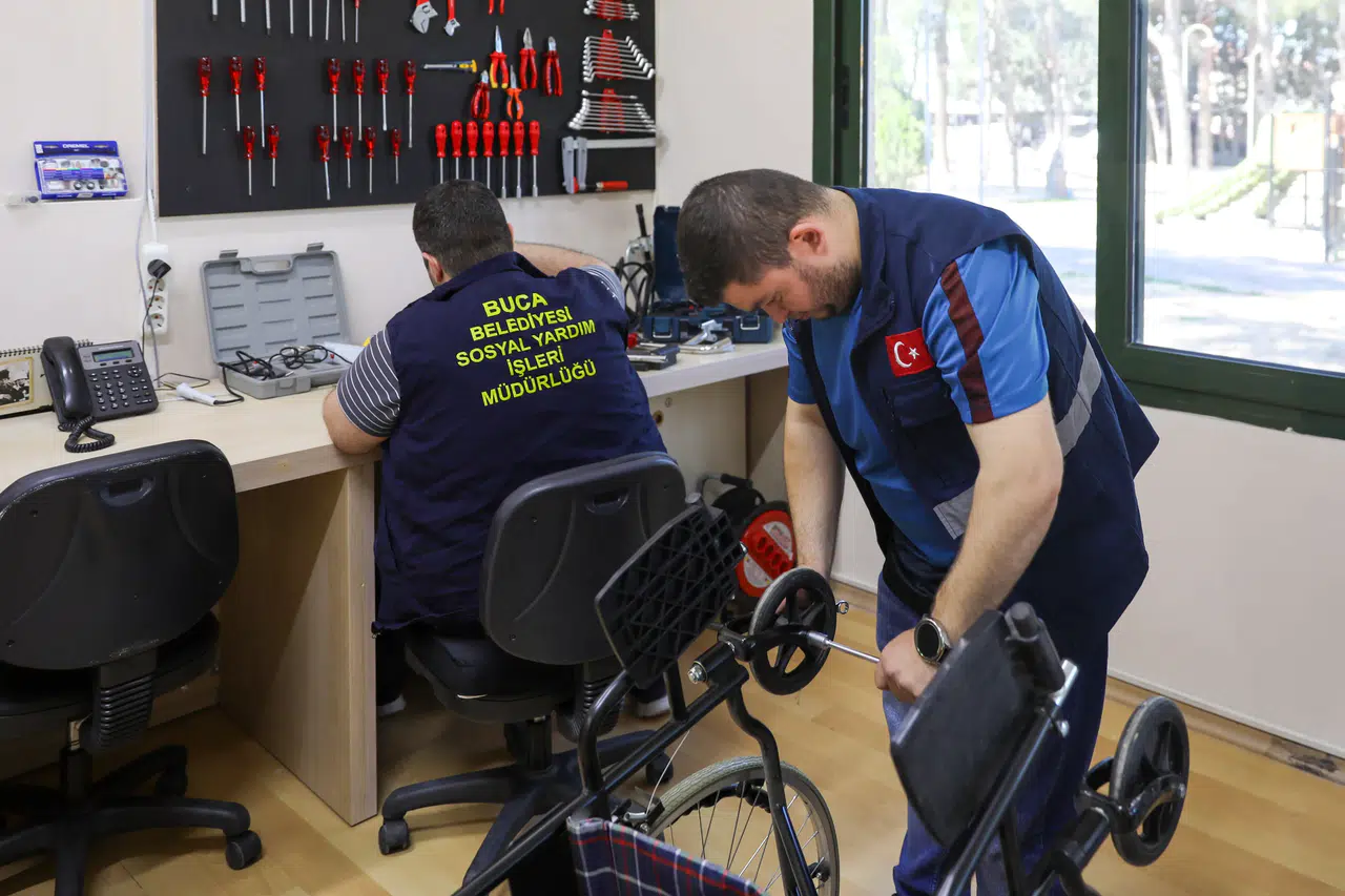 Buca’da engelsiz ulaşım hizmeti yenilendi