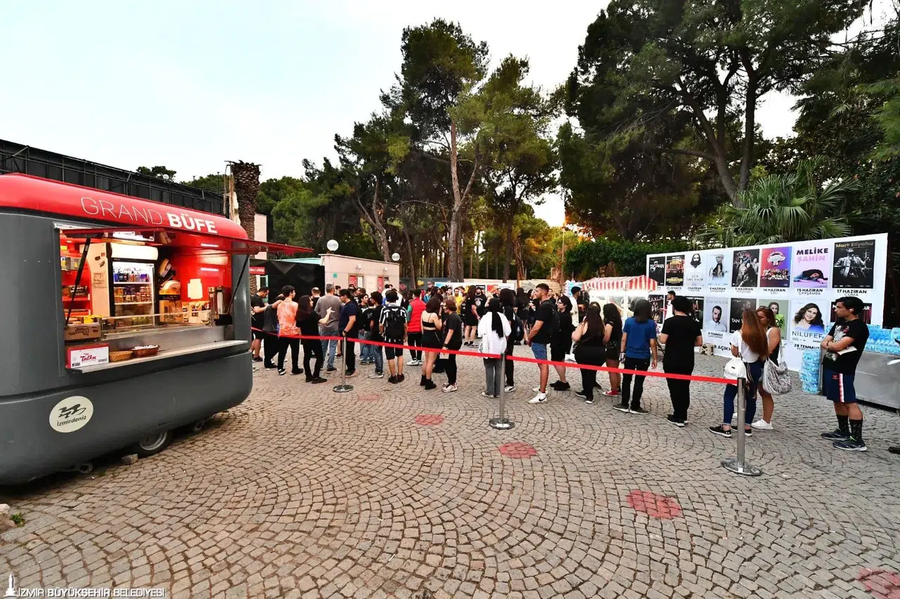 Gençliğe üç bilet jesti