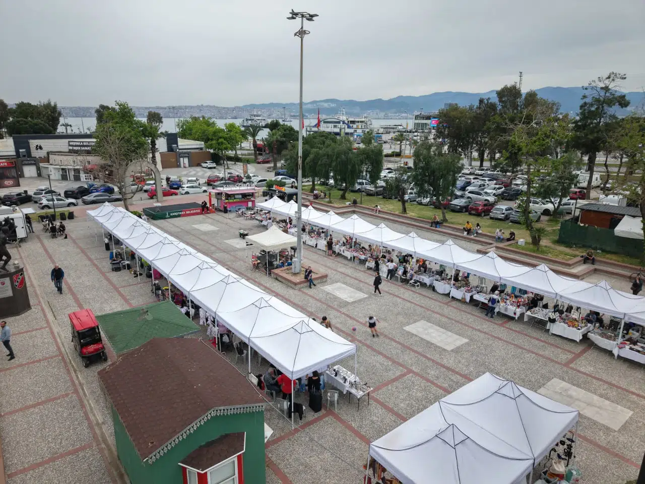 Karşıyaka’da “Kadın Emeği Pazarı” kuruldu