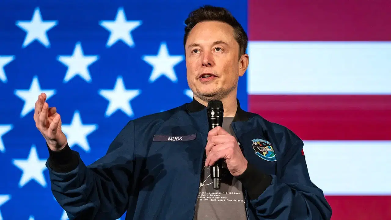 Elon Musk, 1,1 trilyon dolarla dünyanın en zengin insanı oldu, servetini yatırımlarıyla katladı.