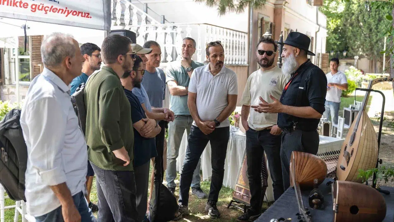 Bornova’da çalgı yapımının büyüsü yaşandı