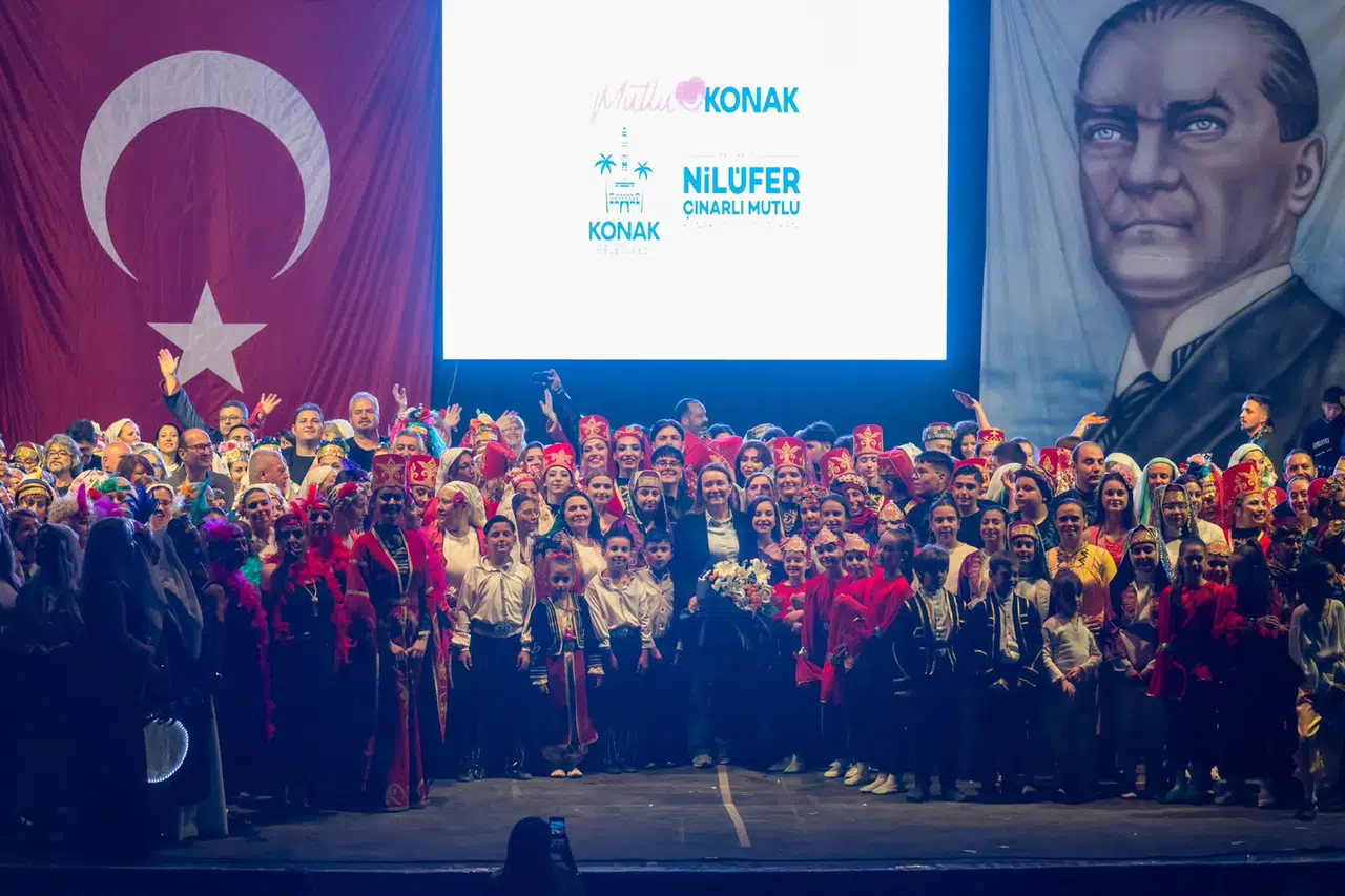 Konak’ın Halk Oyunları Şenliği 20. yıl gururu yaşattı