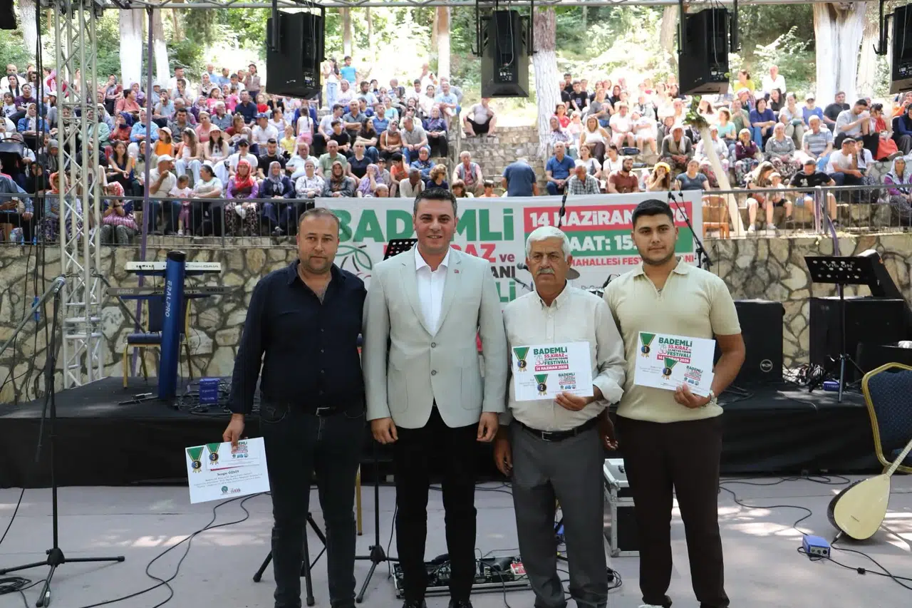 Bademli’de coşku dolu Kiraz ve Meyve Fidanı Festivali
