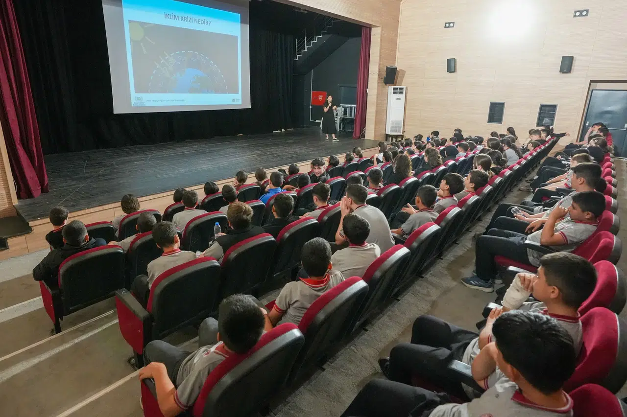 Gaziemir Belediyesi’nden 5 bin 486 öğrenciye geri dönüşüm eğitimi