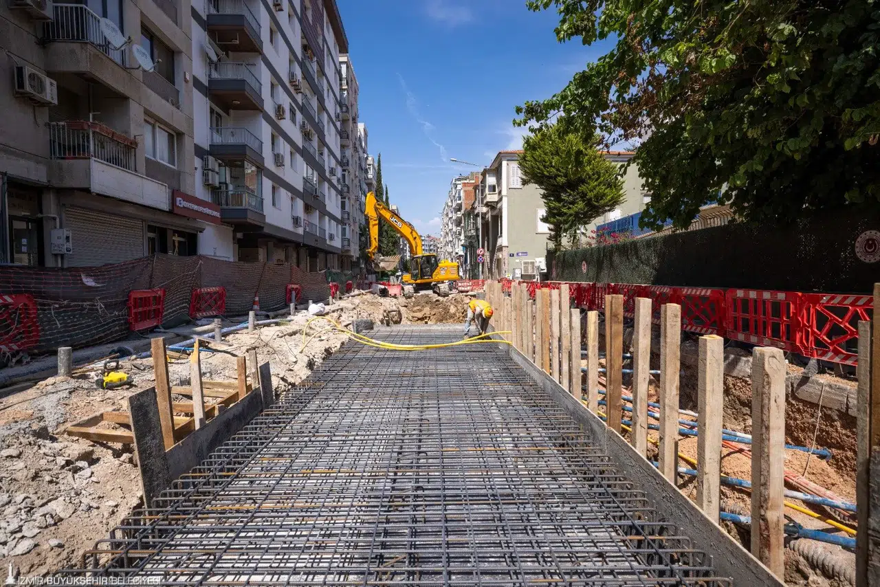 İzmir’de 3 milyar liralık alt yapı dönüşümü sürüyor
