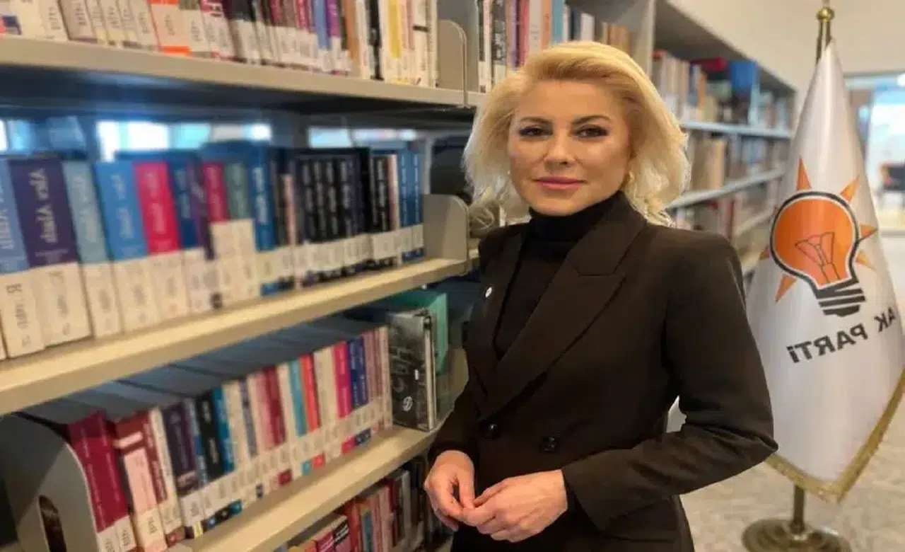AK Parti'den Cemil Tugay'a sert istifa çağrısı: Koltuk kavgası İzmir'e zaman kaybettiriyor