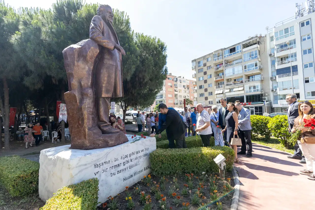 Nazım Hikmet Karşıyaka’da şiirleriyle anıldı