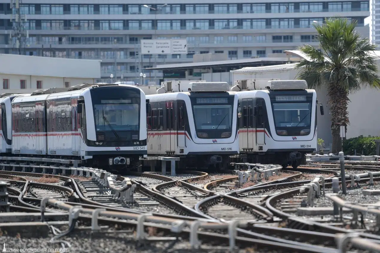 İzmir Metro’nun bilgisi dünyaya ray oldu