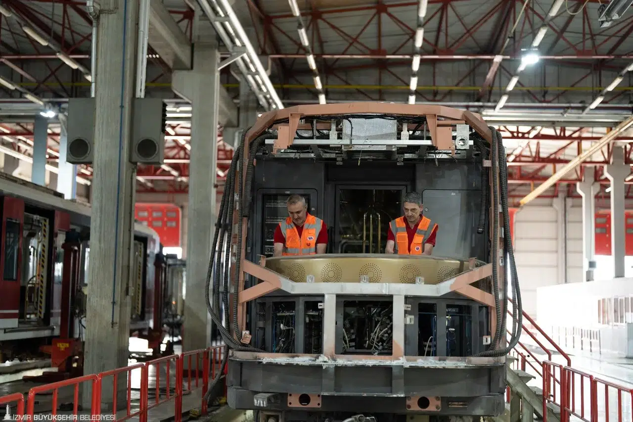 İzmir Metro araçlarını kendi gücüyle yeniliyor
