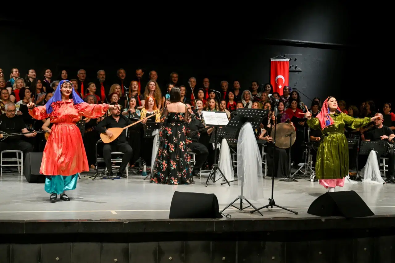 5. Bornova Halk Dansları Festivali coşkulu açılışla başladı