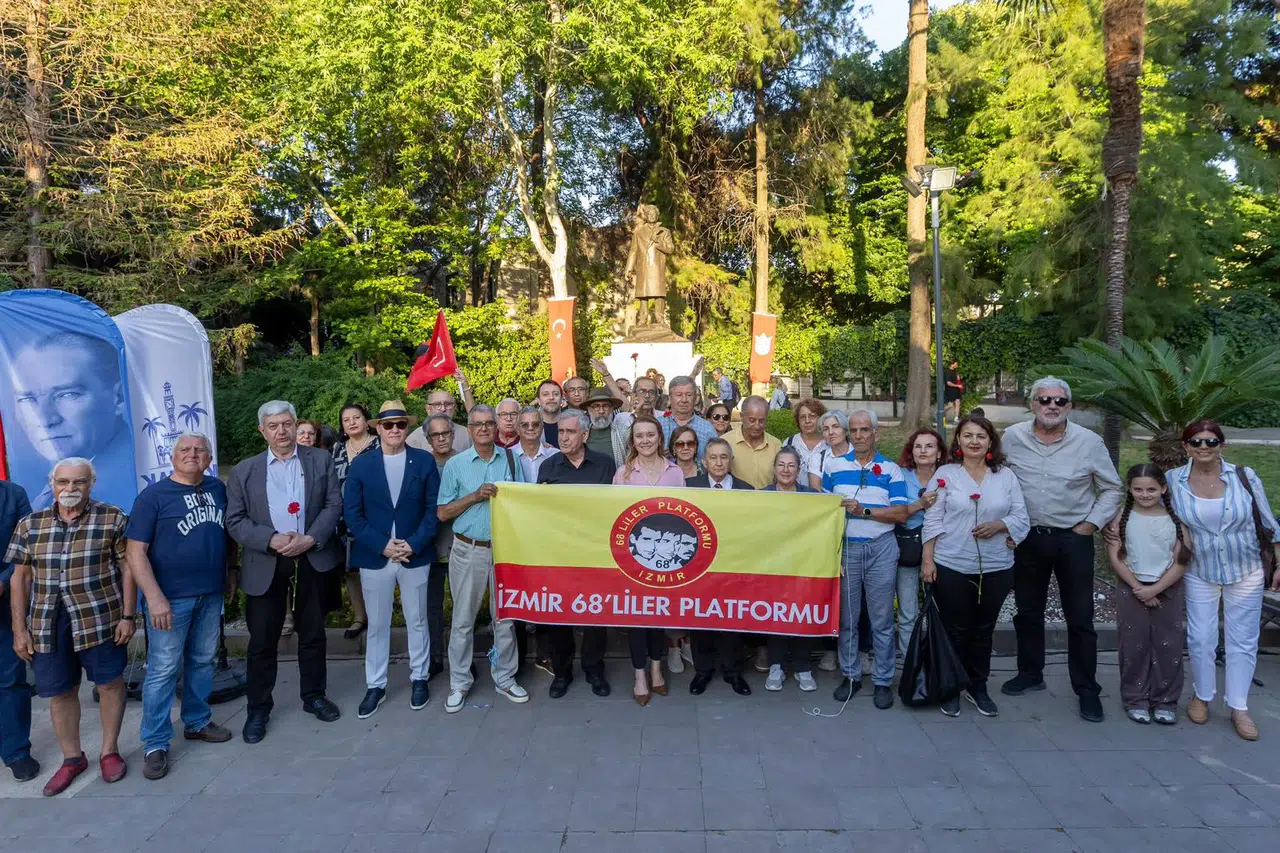 Nazım Hikmet Konak’ta heykeli başında düzenlenen törenle anıldı