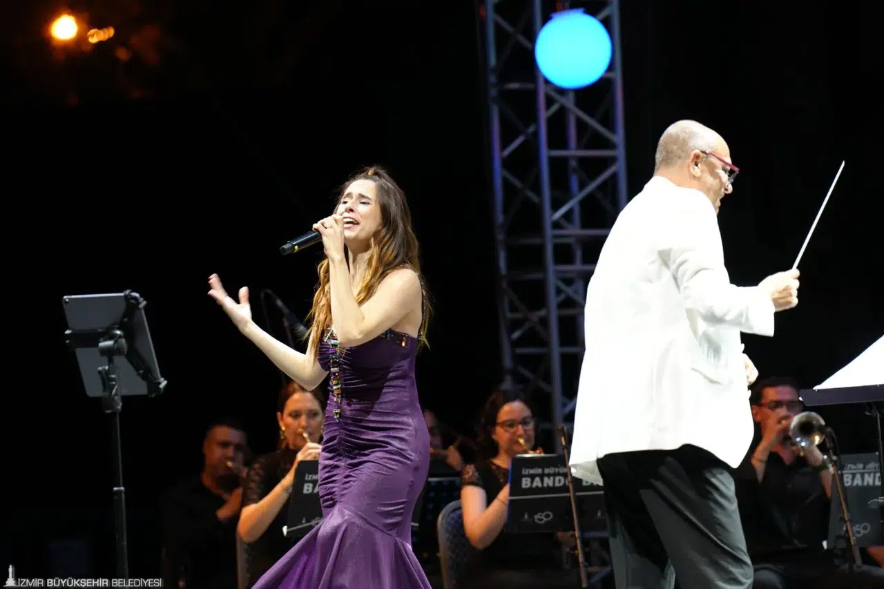 Edip Akbayram ve Volkan Konak şarkılarla anıldı