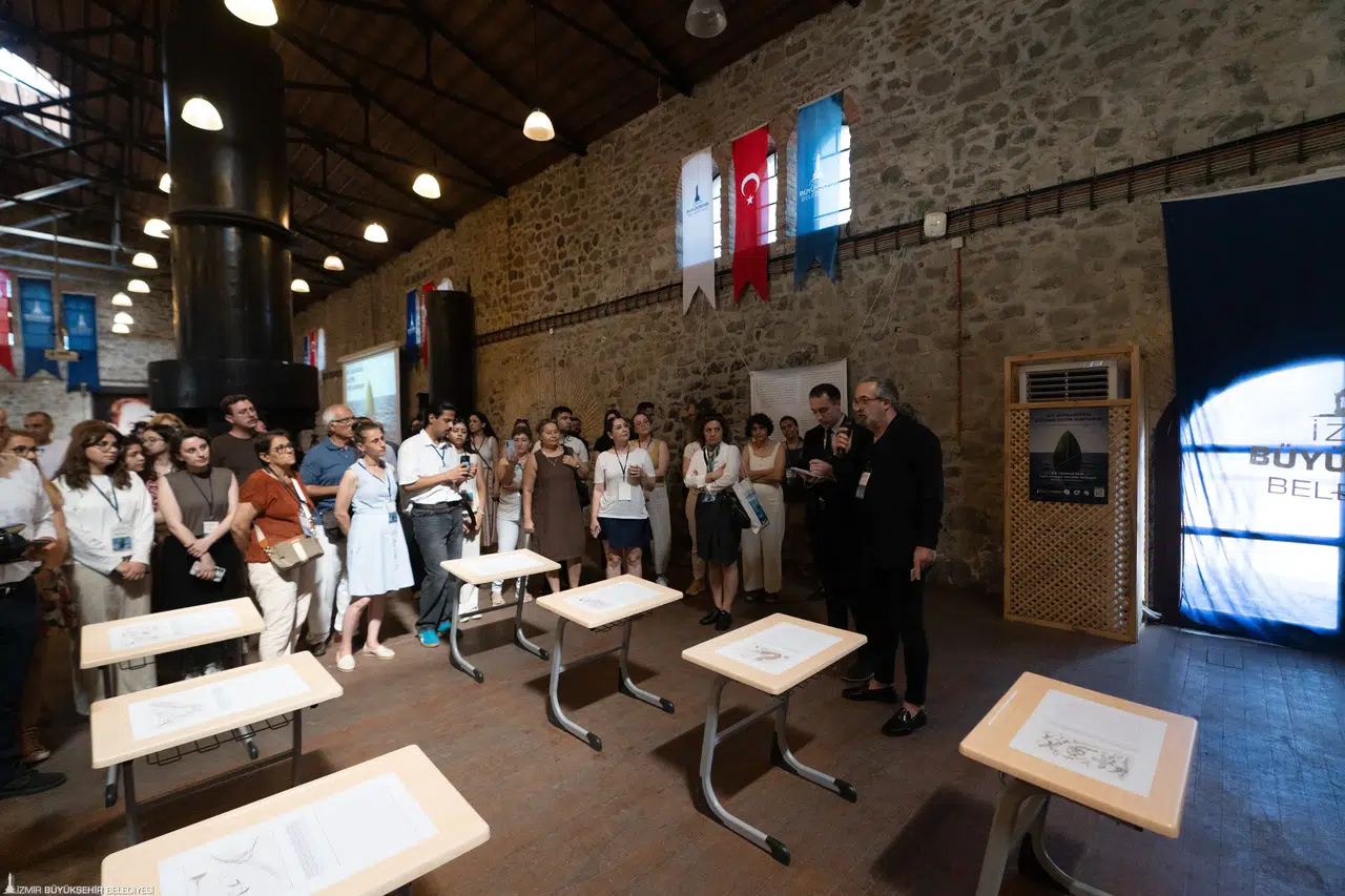 İzmir’deki uluslararası eleştirel eğitim zirvesi başladı