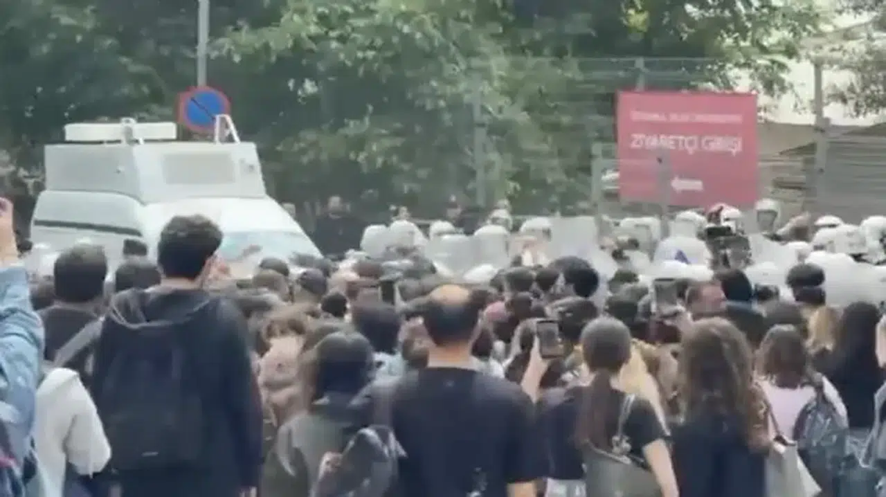 Bilgi Üniversitesi'nde gerilim tırmanıyor: Kampüse girişler yasaklandı, polis müdahale etti