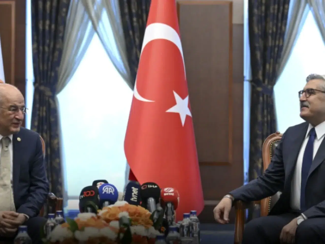 Bayramlaşma ziyaretinde şaşırtan diyalog: CHP'li vekilden iktidarın dış politikasına tam destek