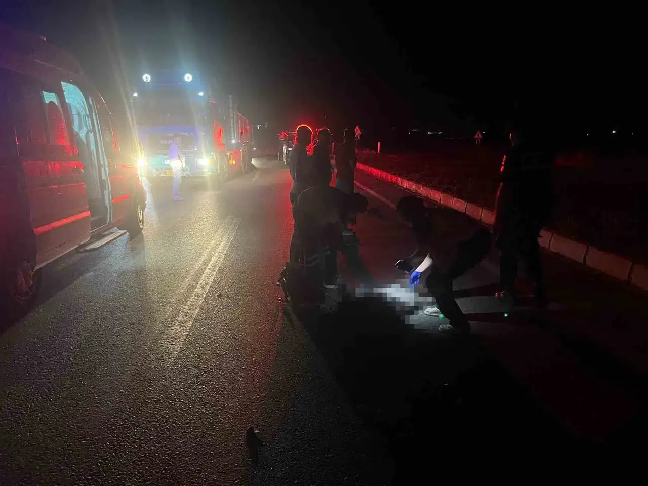 Ödemiş'te gece yarısı acı olay: Alzaymır hastası yaşlı adam iki aracın altında kalarak can verdi
