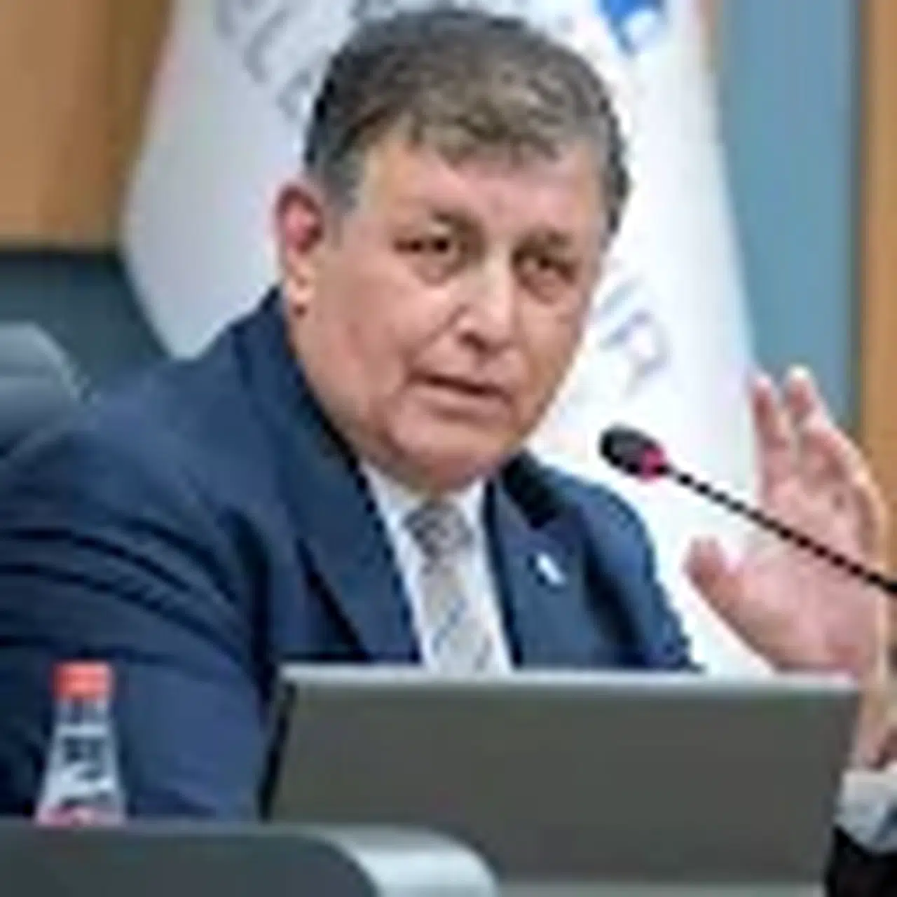 İzmir siyasetinde hareketli saatler: Cemil Tugay ve Özgür Özel hattında neler yaşandı?