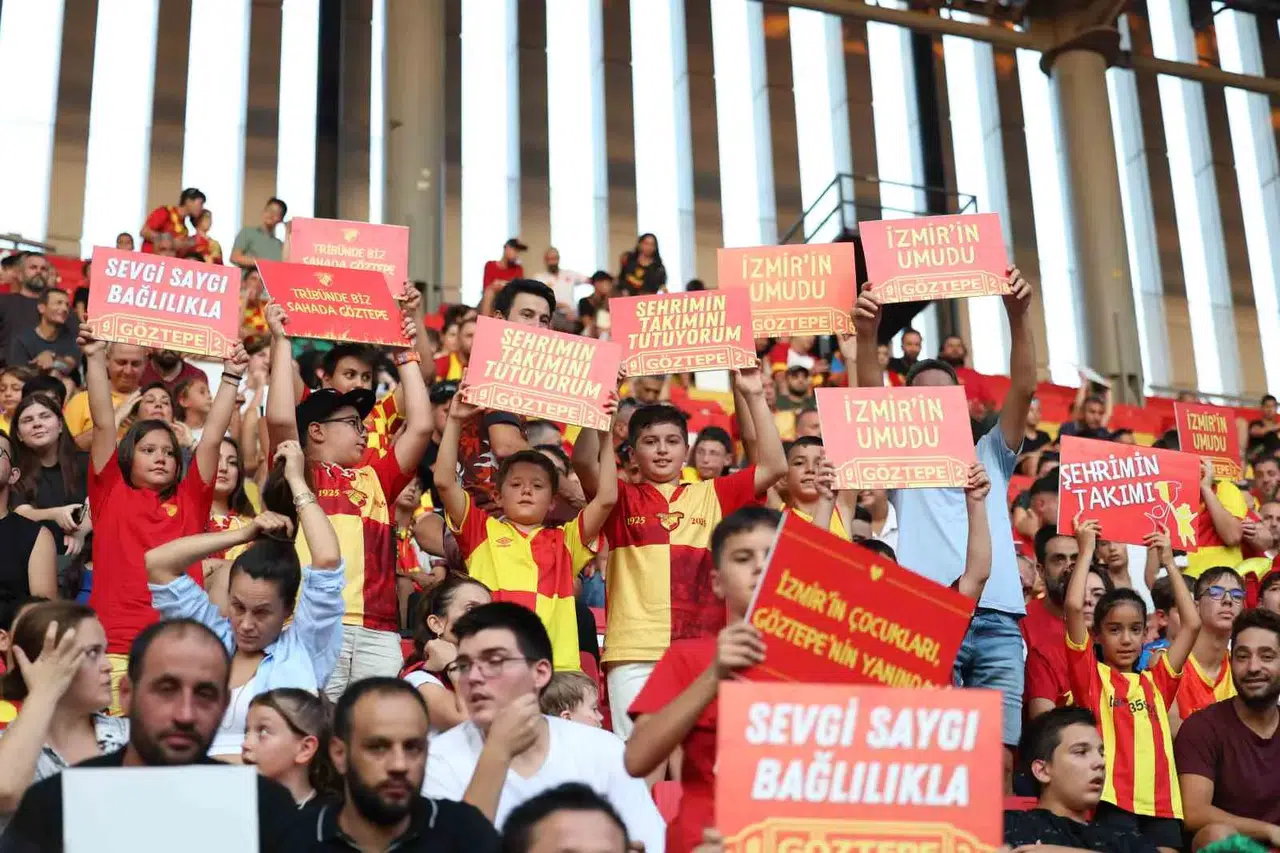 Göztepe'den öğrencilere çifte kutlama: Karneni getir, sarı-kırmızı hediyeni kap