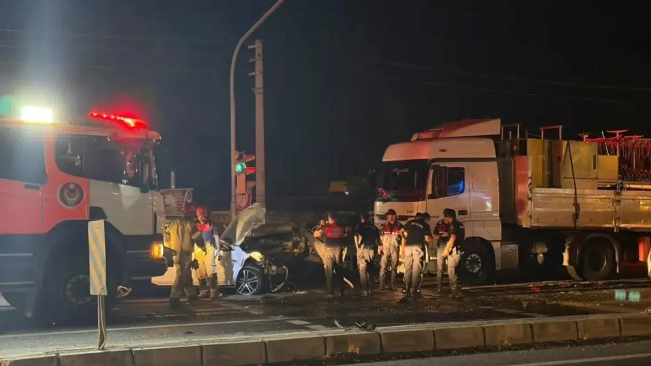 Aliağa yolunda korkunç kaza: Kırmızı ışık dehşeti can aldı