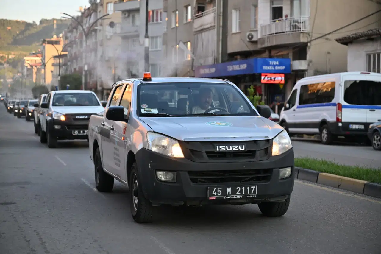 Manisa'da sineksiz bir yaz için dev kadro sahada: 17 ilçede 7/24 nöbet