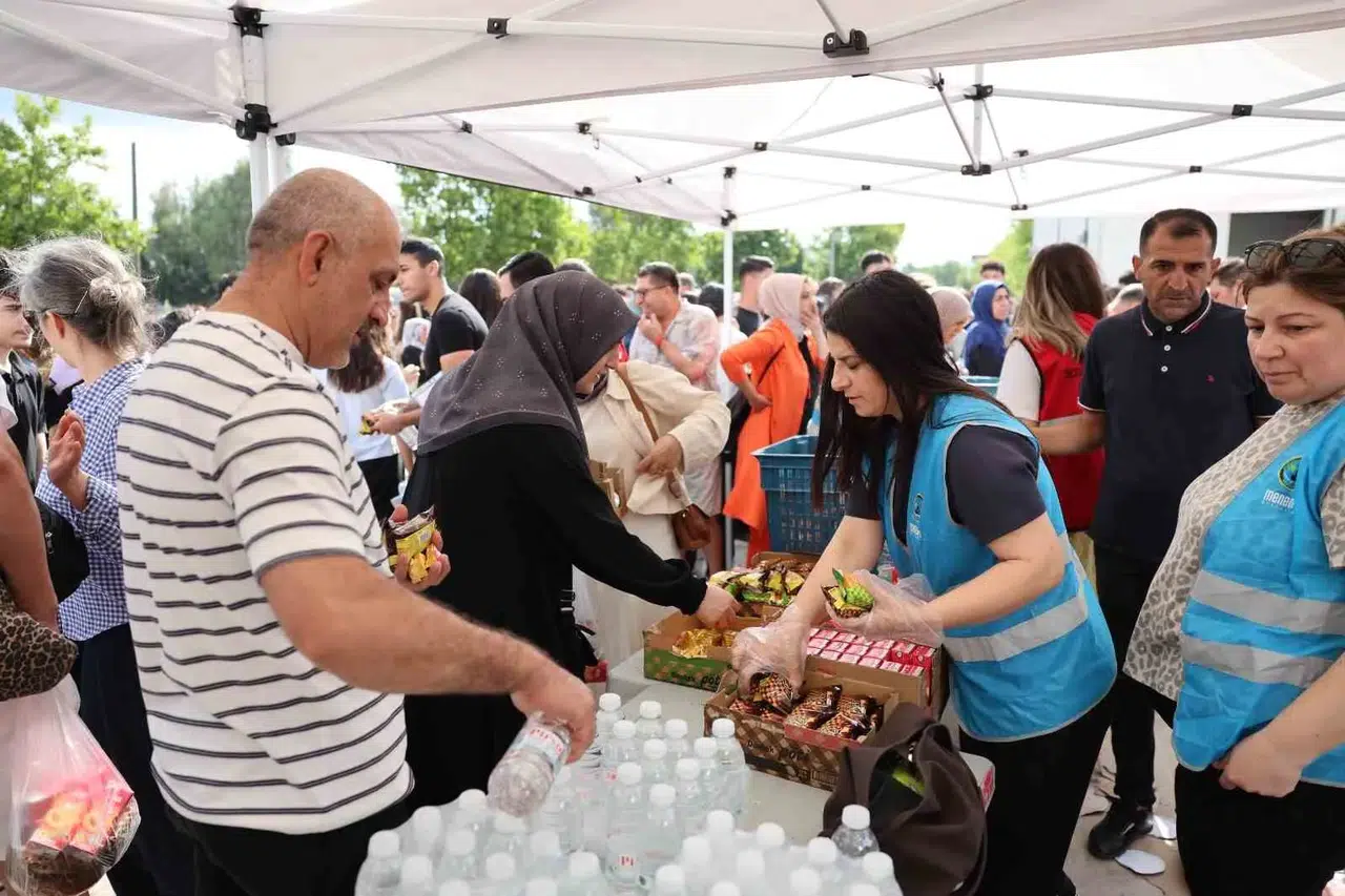 Gençlerin sınav heyecanına Menemen Belediyesi'nden anlamlı dokunuş