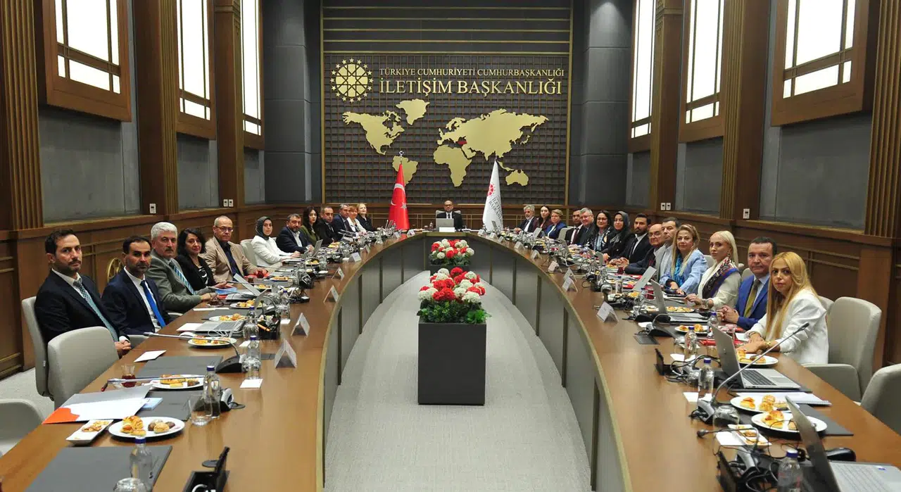 İzmir basınında büyük gün: 33 gazeteci kartına kavuştu