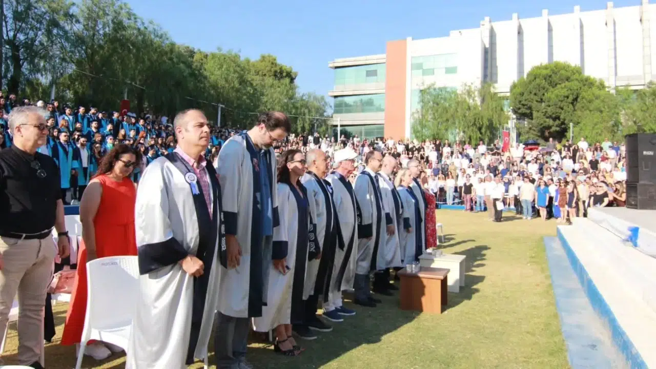 Ege Üniversitesi Fen Fakültesi’nde 62. dönem mezuniyet coşkusu