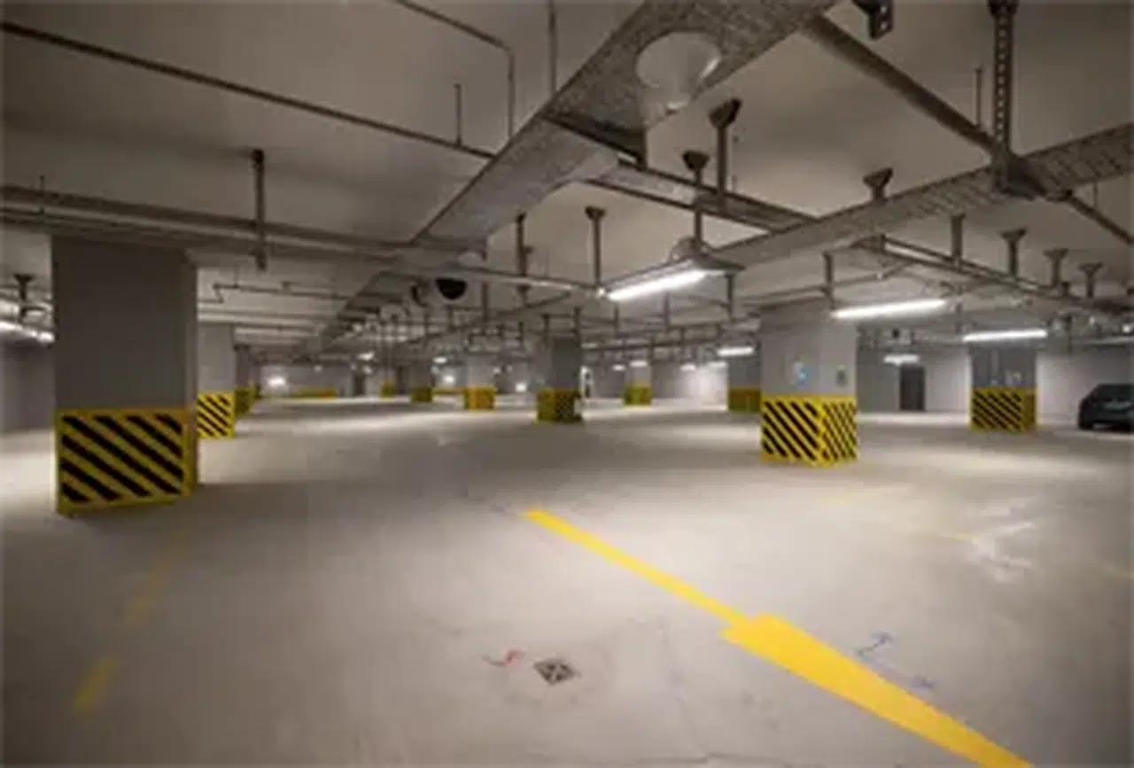 Balçova'da trafik çilesine son: Araçlar otoparka, yolcular metroya