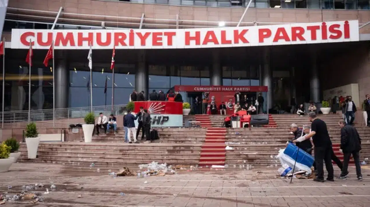 CHP'de işten çıkarma krizi mahkemeye taşındı: Eski çalışandan tazminat hamlesi