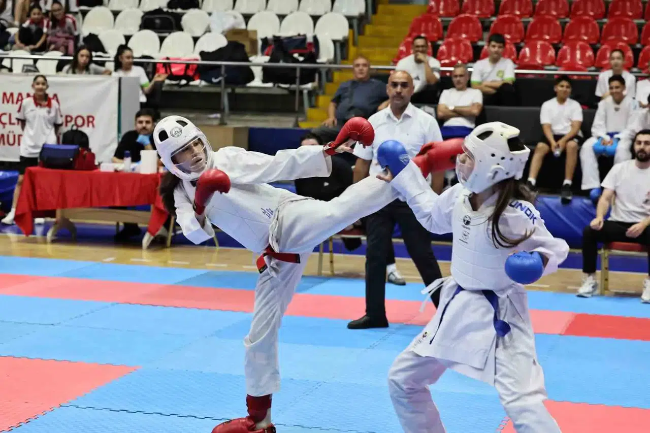 Manisa tatamisinde nefes kesen rekabet: 85 sporcu madalya için ter döküyor