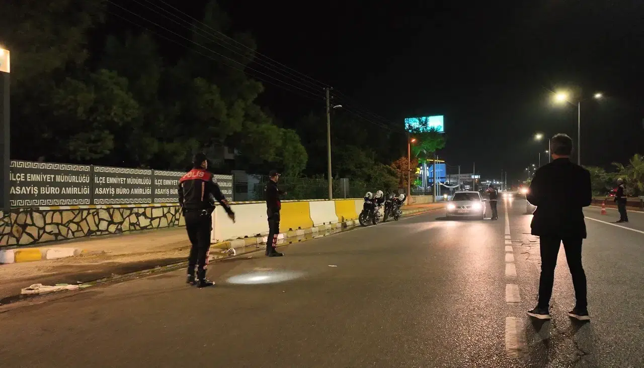 Efeler’de rutin polis kontrolü suçluyu yakalattı: 5 yıllık saklanma sona erdi