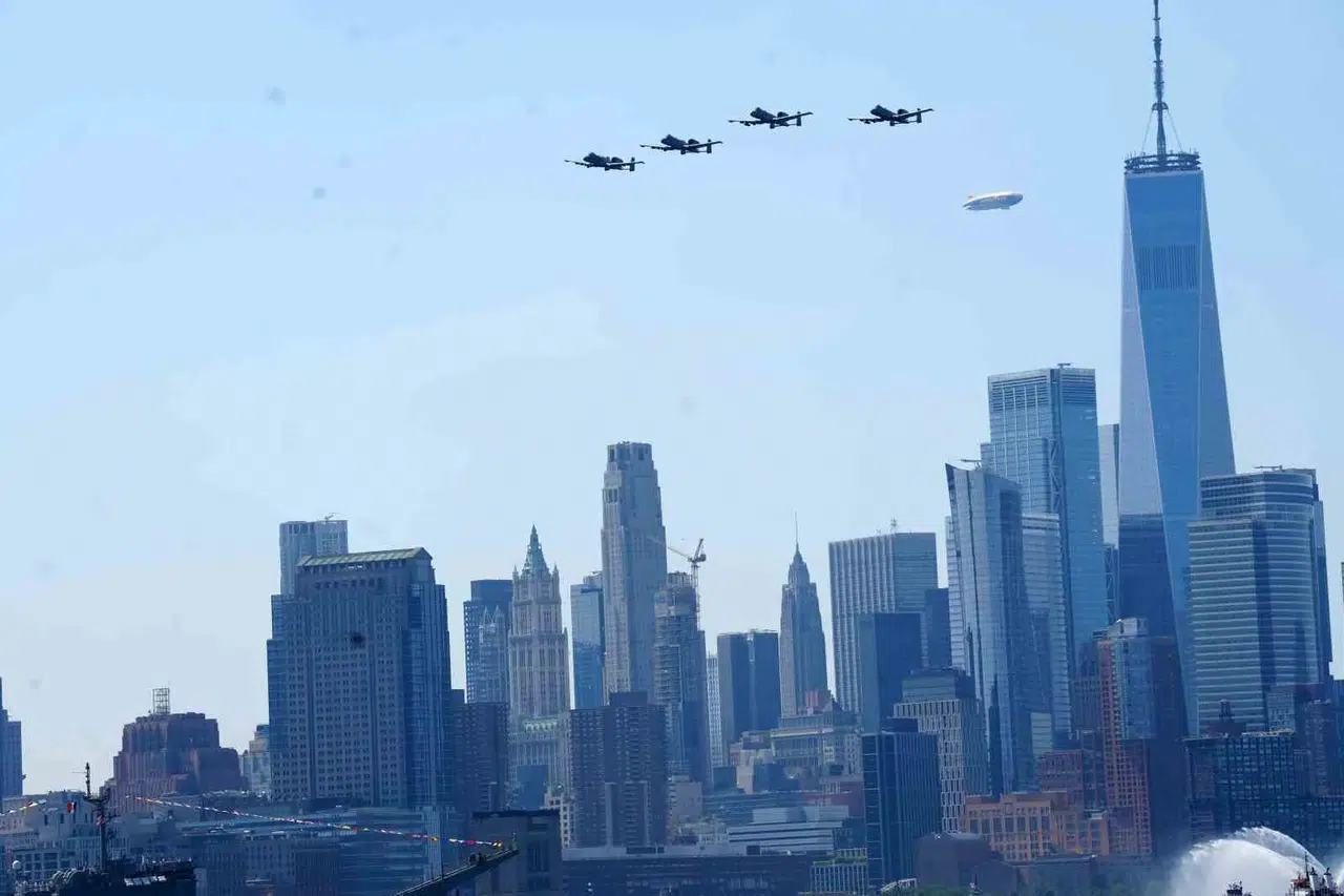 New York semalarında ve Hudson sularında 250. yıl coşkusu: TCG Oruçreis de törendeydi