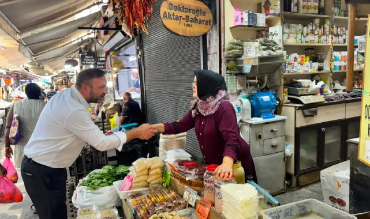 Utku Gümrükçü, esnafın sorunlarını sokakta dinledi ve üç acil reform önerdi