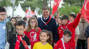 Başkan Tugay çocuklarla 23 Nisan coşkusunu paylaştı