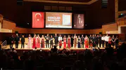 Gençler sahneye sahip çıktı