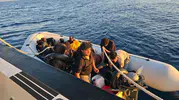Seferihisar açıklarında umuda yolculuk yarıda kaldı: 20 kişi yakalandı