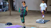 Karşıyaka'da yaz sabahları sporla başlıyor: Matını kapan sahaya koşuyor