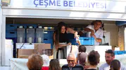 Çeşme’de aşure bereketi: Başkan Denizli komşularıyla aynı sofrada buluştu