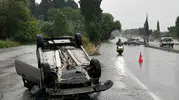 Söke-Kuşadası yolu üzerinde polis memurunun aracı takla attı