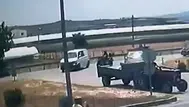 Menderes'te dehşet anları: Panelvanın hatalı manevrası motosikletliyi hastanelik etti