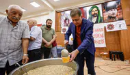 Başkan Tugay aşure lokmasını paylaştı