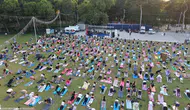 Matlar çimlere serildi Kültürpark'ta yoga rüzgârı esti
