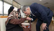 Başkan Tugay huzurevi sakinleriyle bayramlaştı