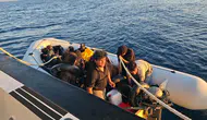 Seferihisar açıklarında umuda yolculuk yarıda kaldı: 20 kişi yakalandı