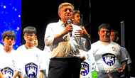 Yılmaz Vural Çeşme'de gözyaşlarını tutamadı: Minik şampiyonlara kupalarını verirken duygusal anlar yaşadı