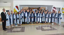 Ege’nin beyaz önlüklüleri sahada: 51. dönem mezunları yemin ederek göreve başladı