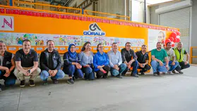 Çocuklar fabrikada resim sergisi açtı