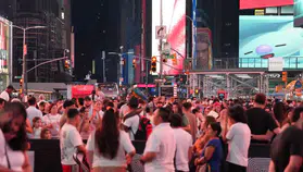 Times Meydanı’nda tarihi gün: 119 yıllık gelenek 4 Temmuz için bozuldu