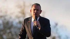 Özgür Özel, Ekrem İmamoğlu'nu ziyaret edip siyasi davalar hakkında konuştuğu Silivri'de önemli açıklamalar yaptı.