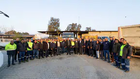 BAYRAM ÖNCESİ BALÇOVA’DA DAYANIŞMA TABLOSU: BAŞKAN YİĞİT EMEKÇİLERLE BULUŞTU